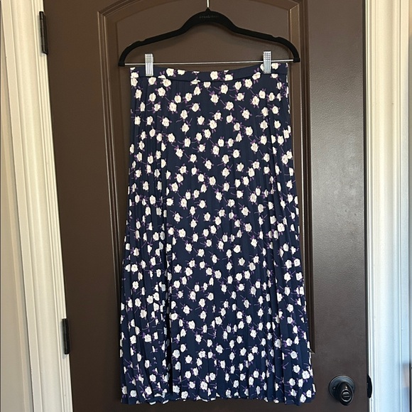 J Crew Navy Floral Pleated Midi Skirt. NWOT. Size 6 - Picture 4 of 11